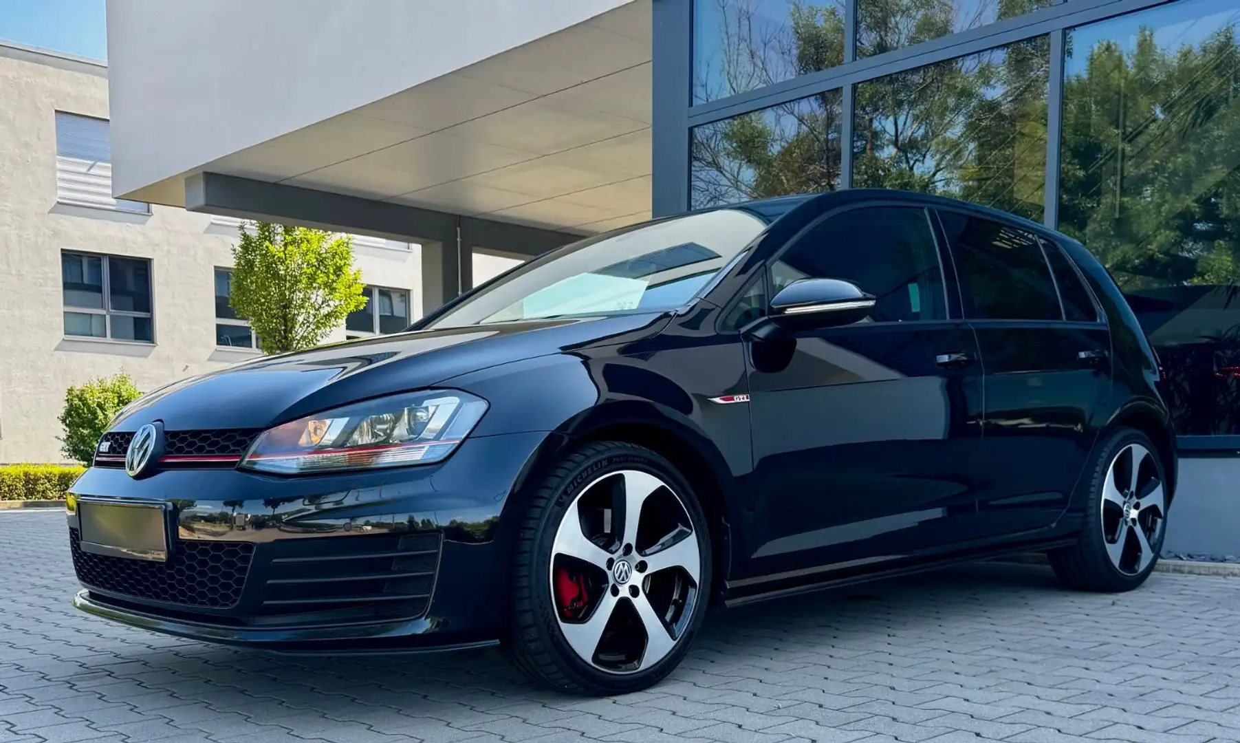 Volkswagen Golf VII GTI DSG*BI-XENON*SHZ*NAVI*100% ORIGINAL Black - 1