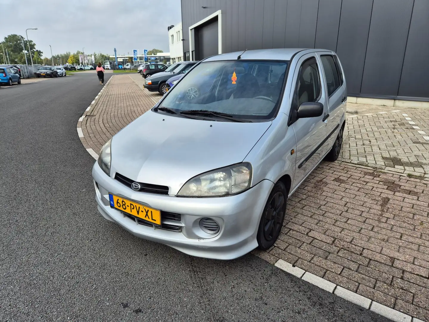 Daihatsu YRV Young RV 1.3-16V XTi Automaat 5drs Airco Nap Apk 0 Grijs - 1