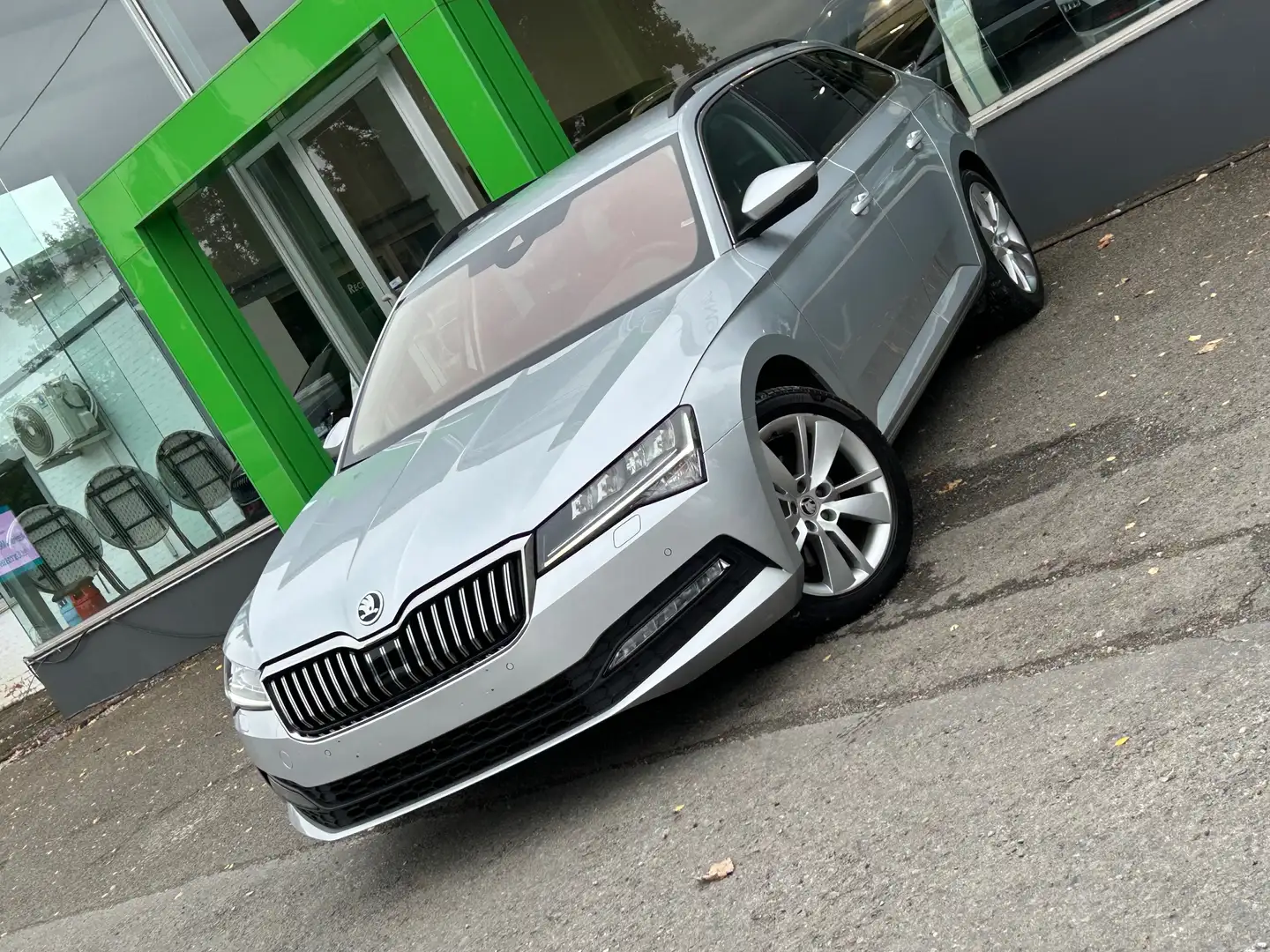 Skoda Superb Superb Combi 2.0TDi DSG • CarPlay•Navi•ACC Argent - 1