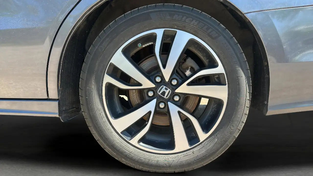 Honda Odyssey снимка Honda Odyssey