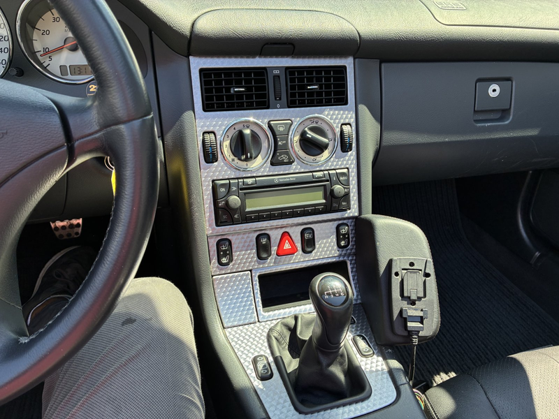 Mercedes-Benz SLK 200 — photo 11