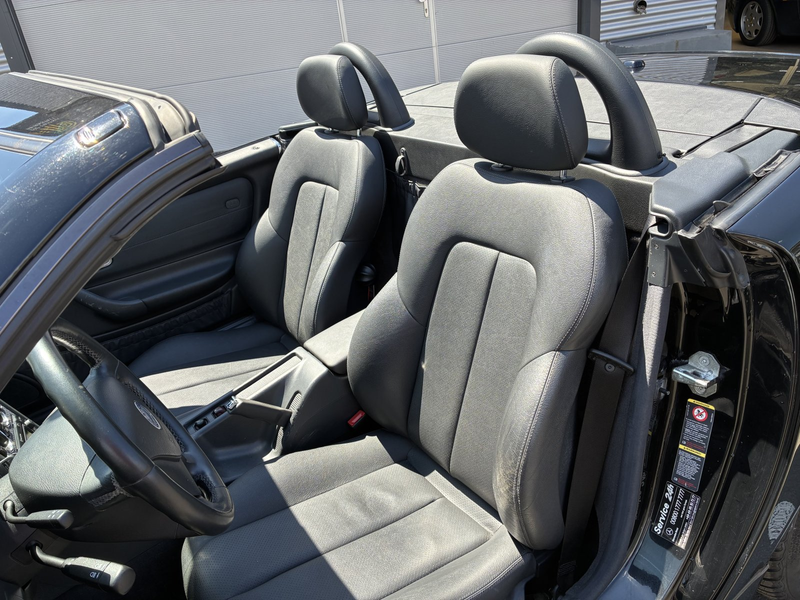 Mercedes-Benz SLK 200 — photo 12