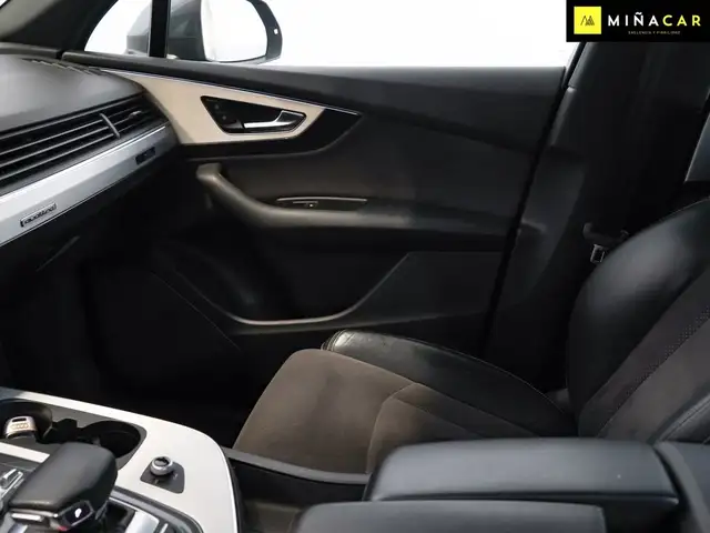 Audi Q7 view 24
