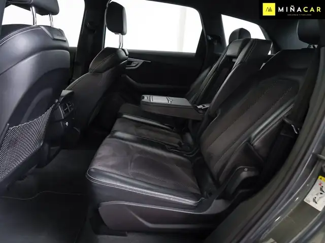 Audi Q7 view 7