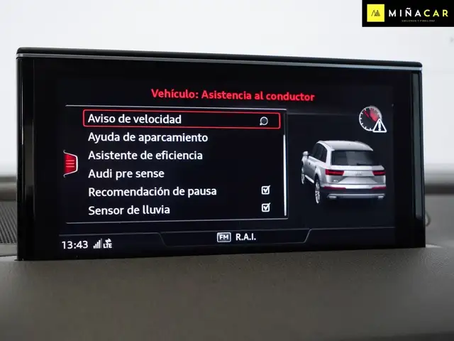 Audi Q7 view 13