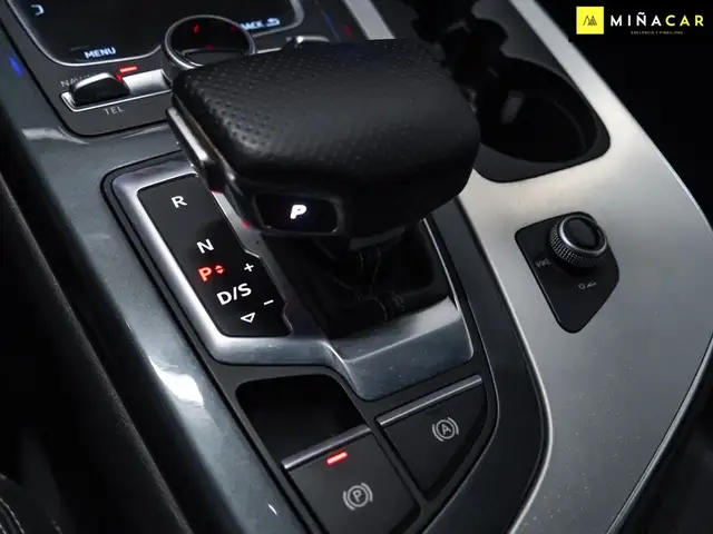 Audi Q7 view 9
