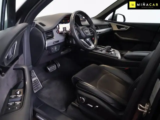 Audi Q7 view 15