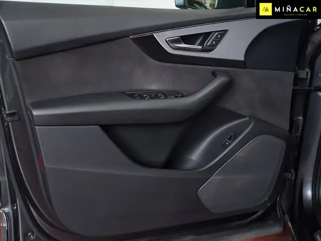 Audi Q7 view 25