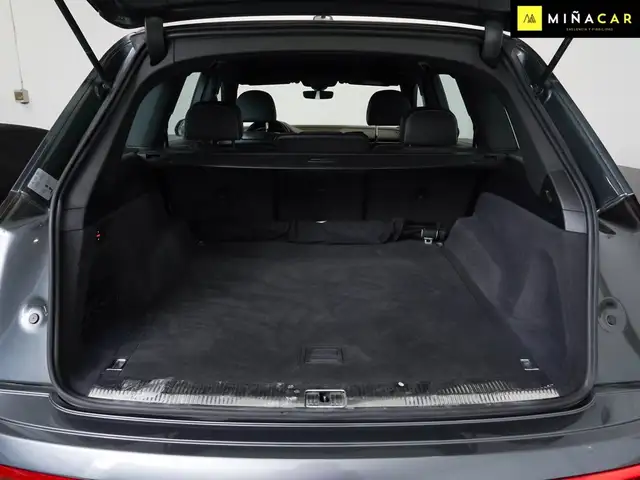 Audi Q7 view 29