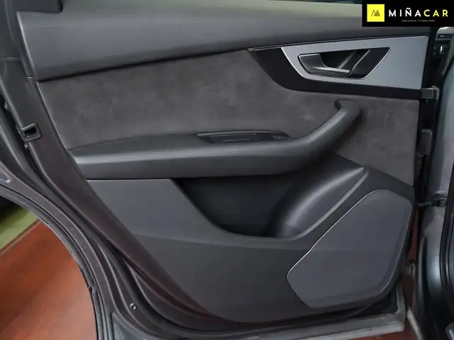 Audi Q7 view 27