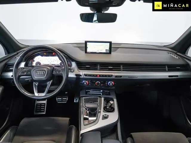 Audi Q7 view 5