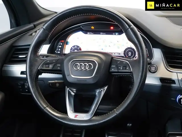 Audi Q7 view 16