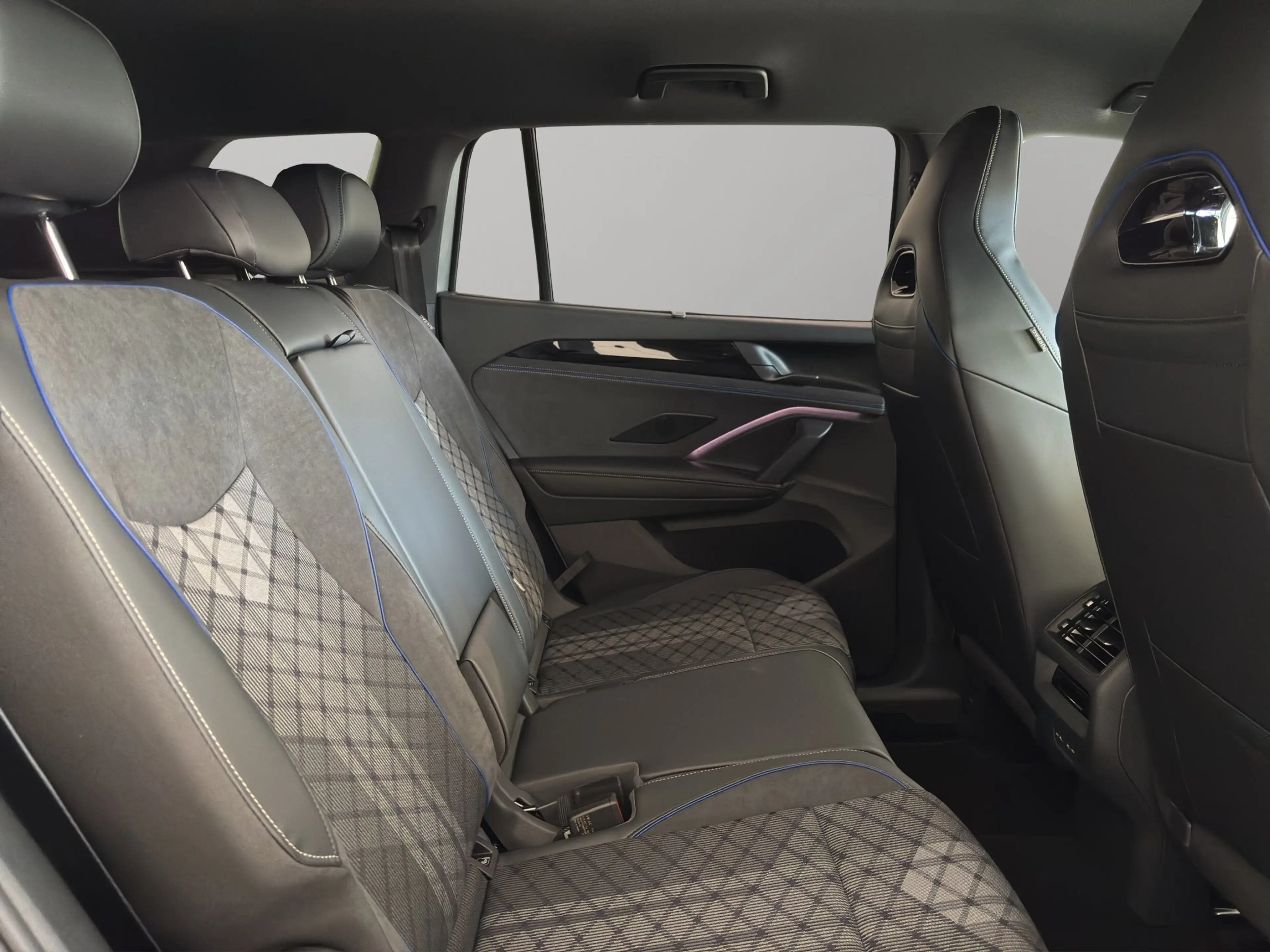 Volkswagen Tayron R-Line 2.0 l TDI 4MOTION DSG — photo 7