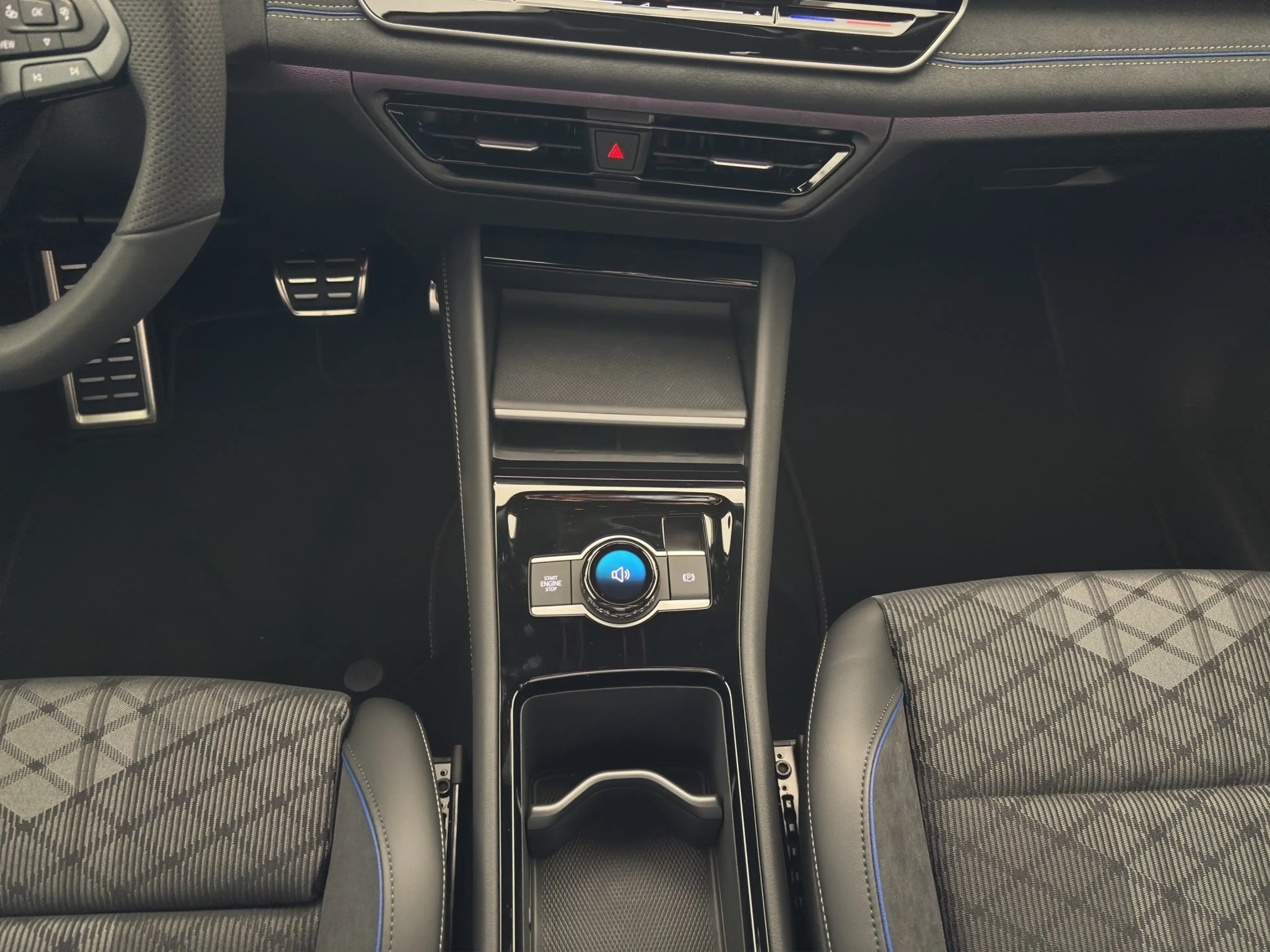 Volkswagen Tayron R-Line 2.0 l TDI 4MOTION DSG — photo 13