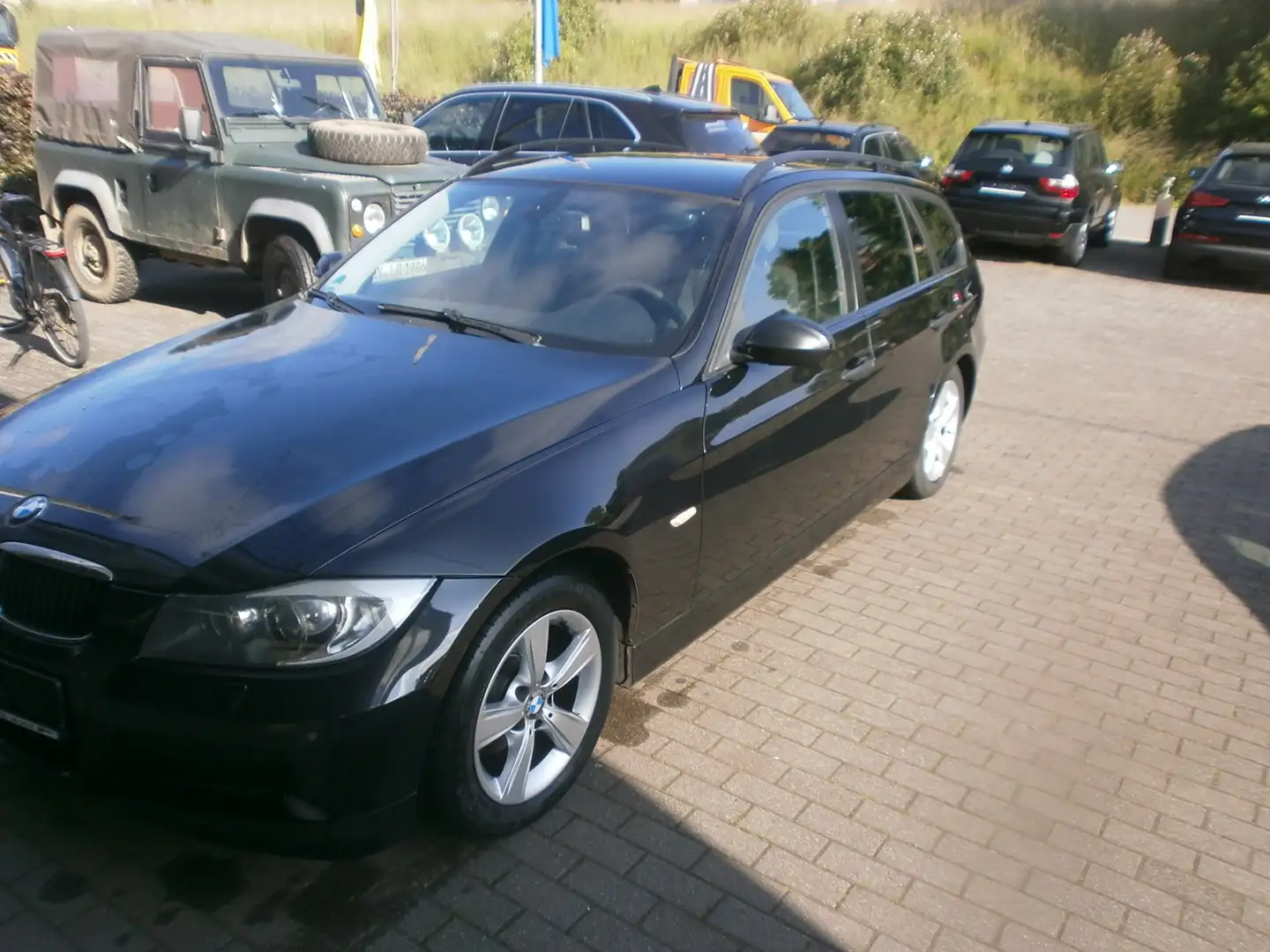 BMW 320 320i Automatik Schwarz - 1