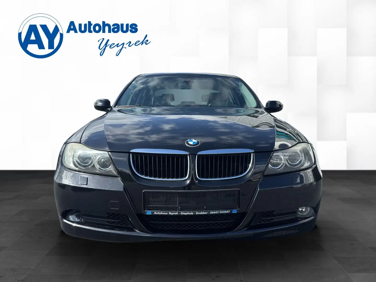 BMW 320 i Lim. *NAV*Xenon*Sport*PDC*Export* Schwarz - 2