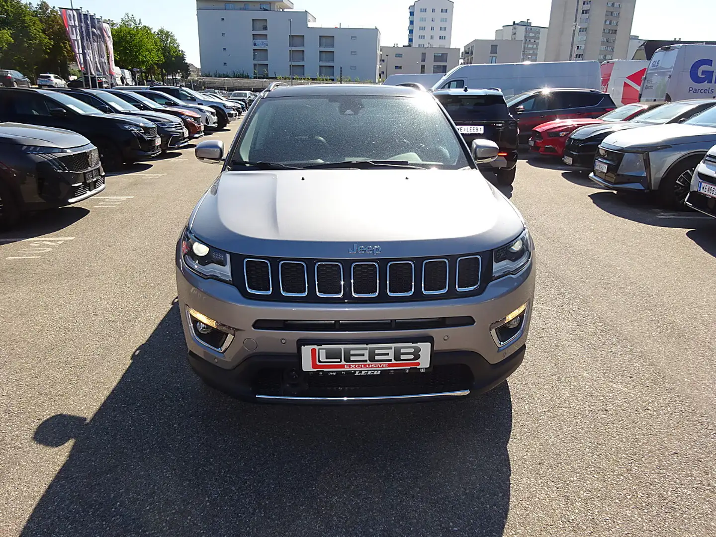 Jeep Compass 1,4 MultiAir2 FWD Limited Grau - 2