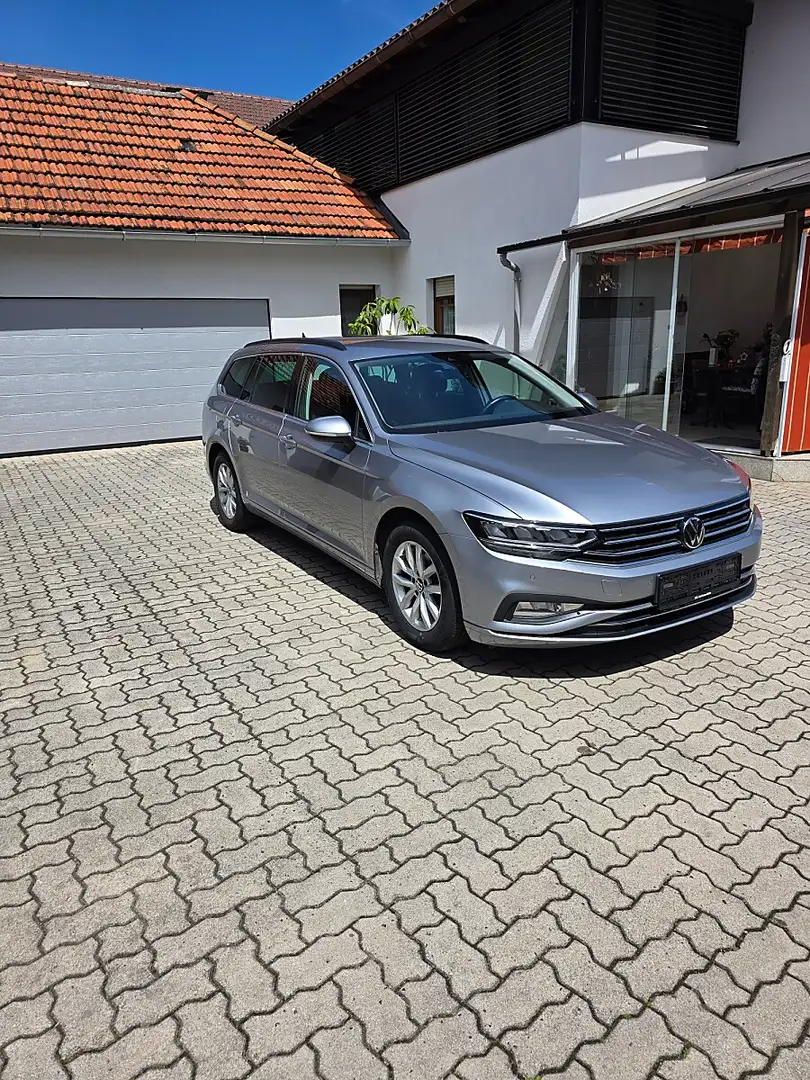Volkswagen Passat Variant Business 2,0 SCR TDI DSG Silber - 2
