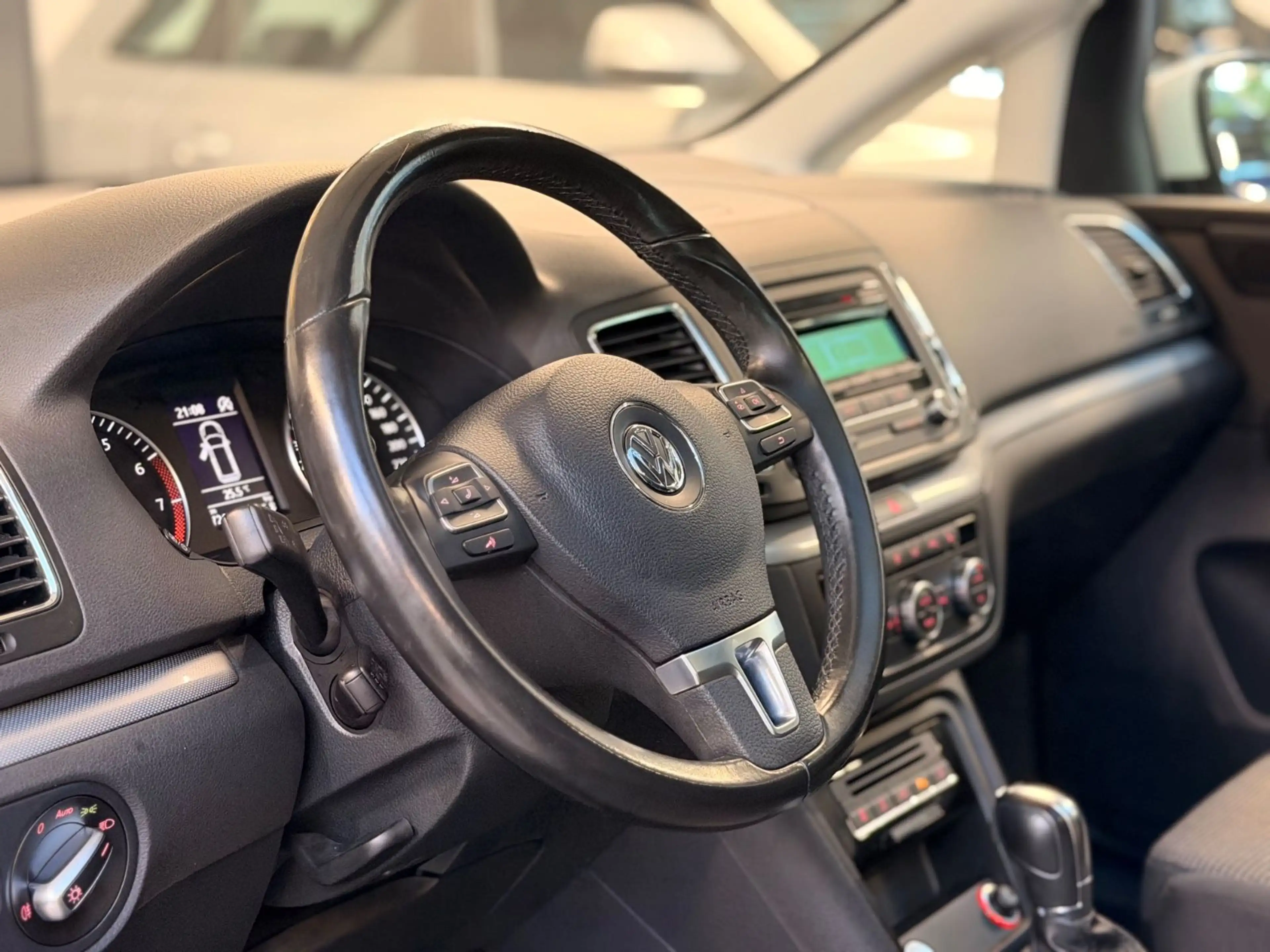 Volkswagen Sharan BMT AHK/PDC/PANORAMA/Navi/BT — photo 14