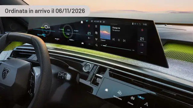 Peugeot 5008 motore elettrico (98kWh) 230 CV Long Range Allure