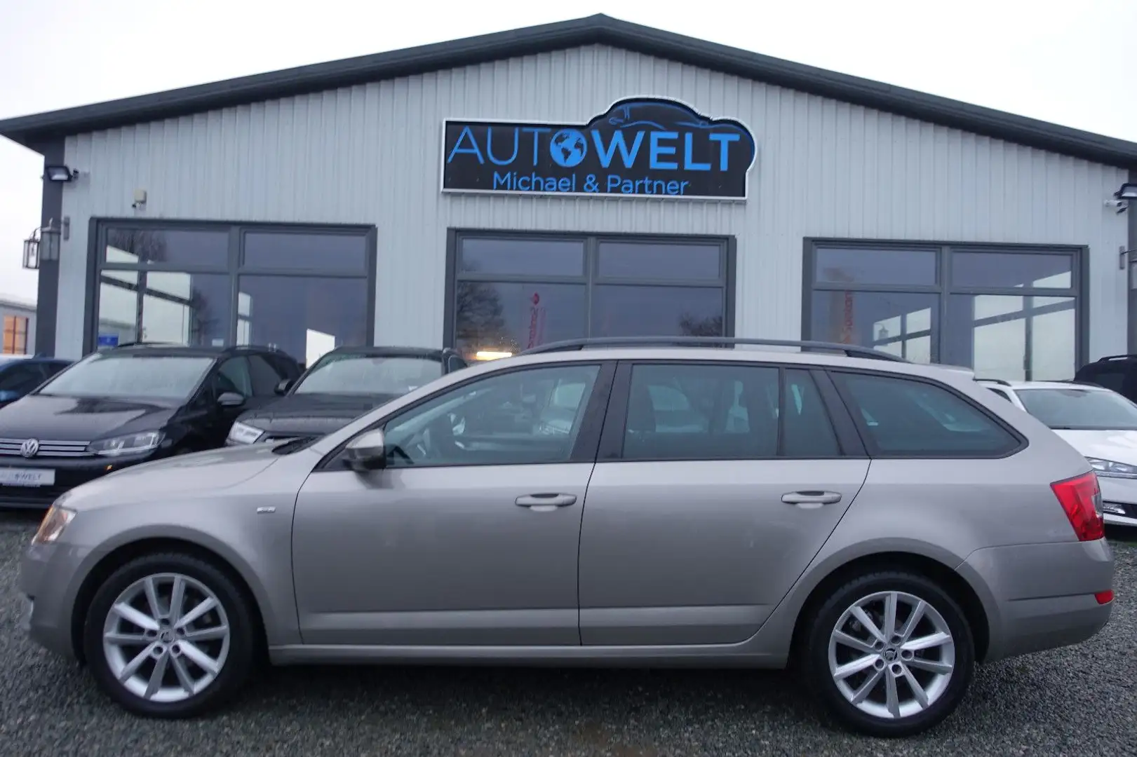 Skoda Octavia 2.0 TDI KLIMA SITZH PDC AHK Insp.TÜV NEU Silber - 1