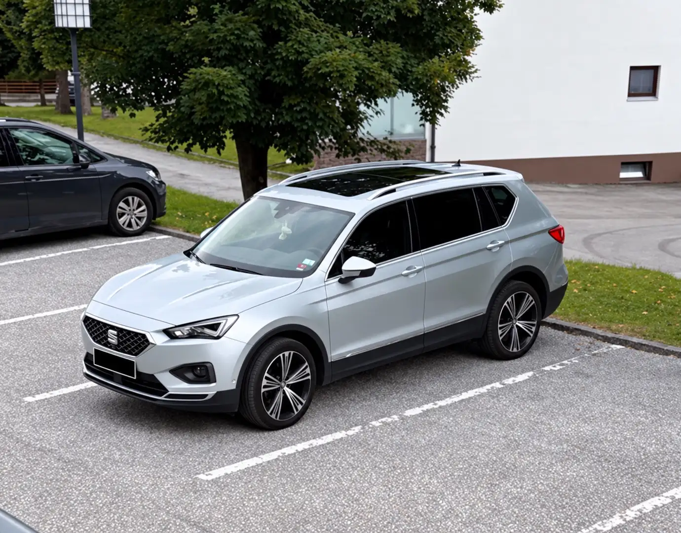 SEAT Tarraco Tarraco 2,0 TDI Xcellence DSG 4Drive Xcellence Silber - 1
