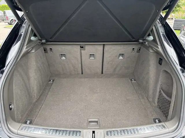 Porsche Macan view 10