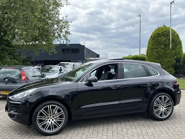 Porsche Macan view 9