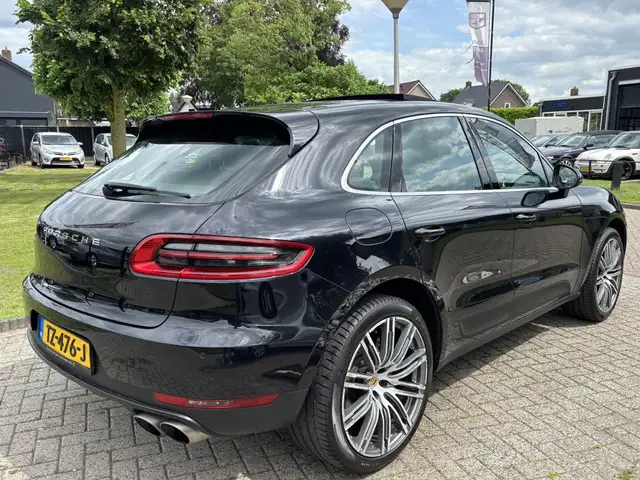 Porsche Macan view 5