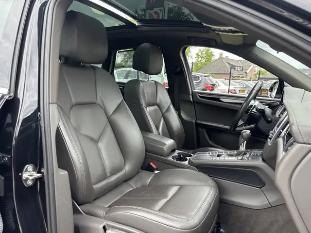 Porsche Macan view 15