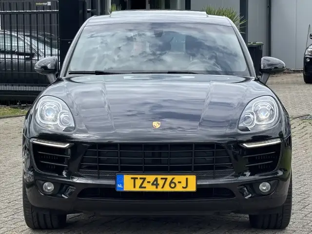 Porsche Macan view 2