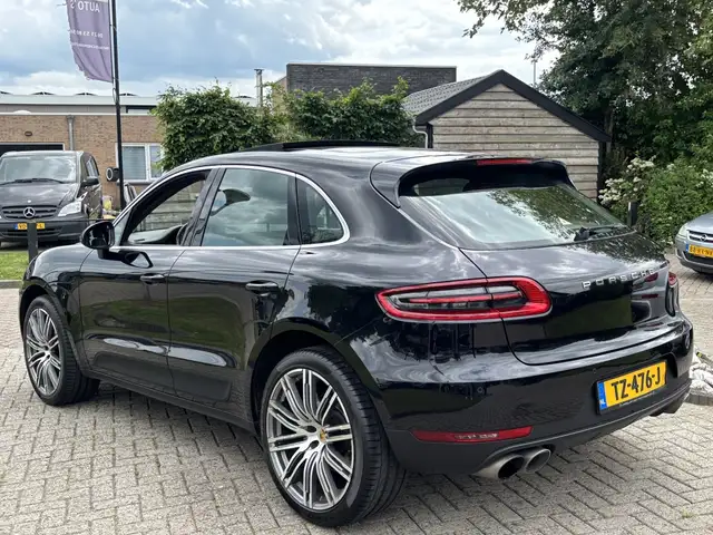 Porsche Macan view 8