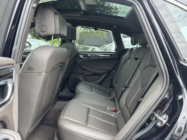 Porsche Macan view 12