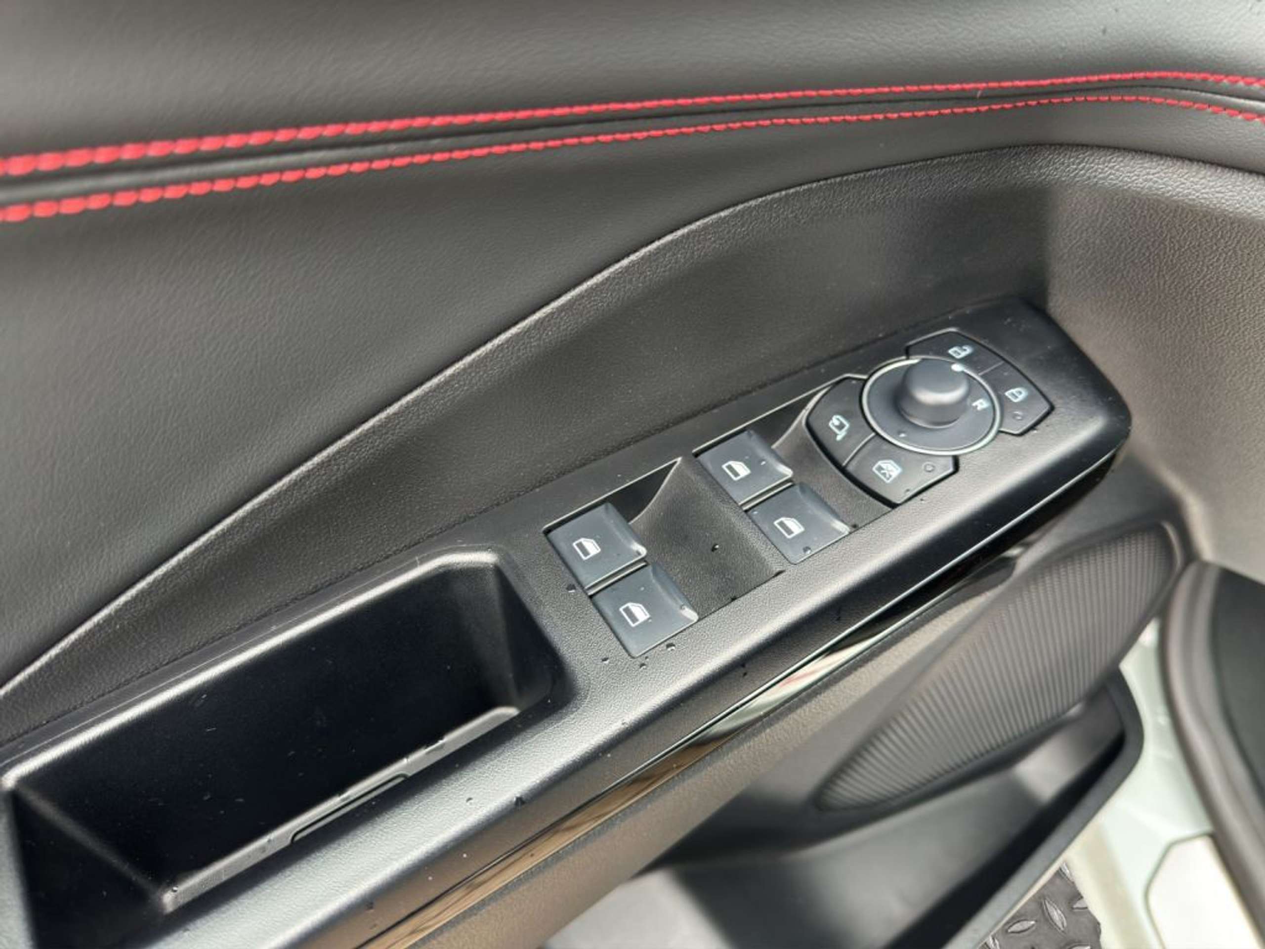 Fahrzeugabbildung Ford Puma ST 160 PS AUTOMATIK *AHK*LED*B&O* INKL. FLATRATE+ - mit KI generiert/bearbeitet