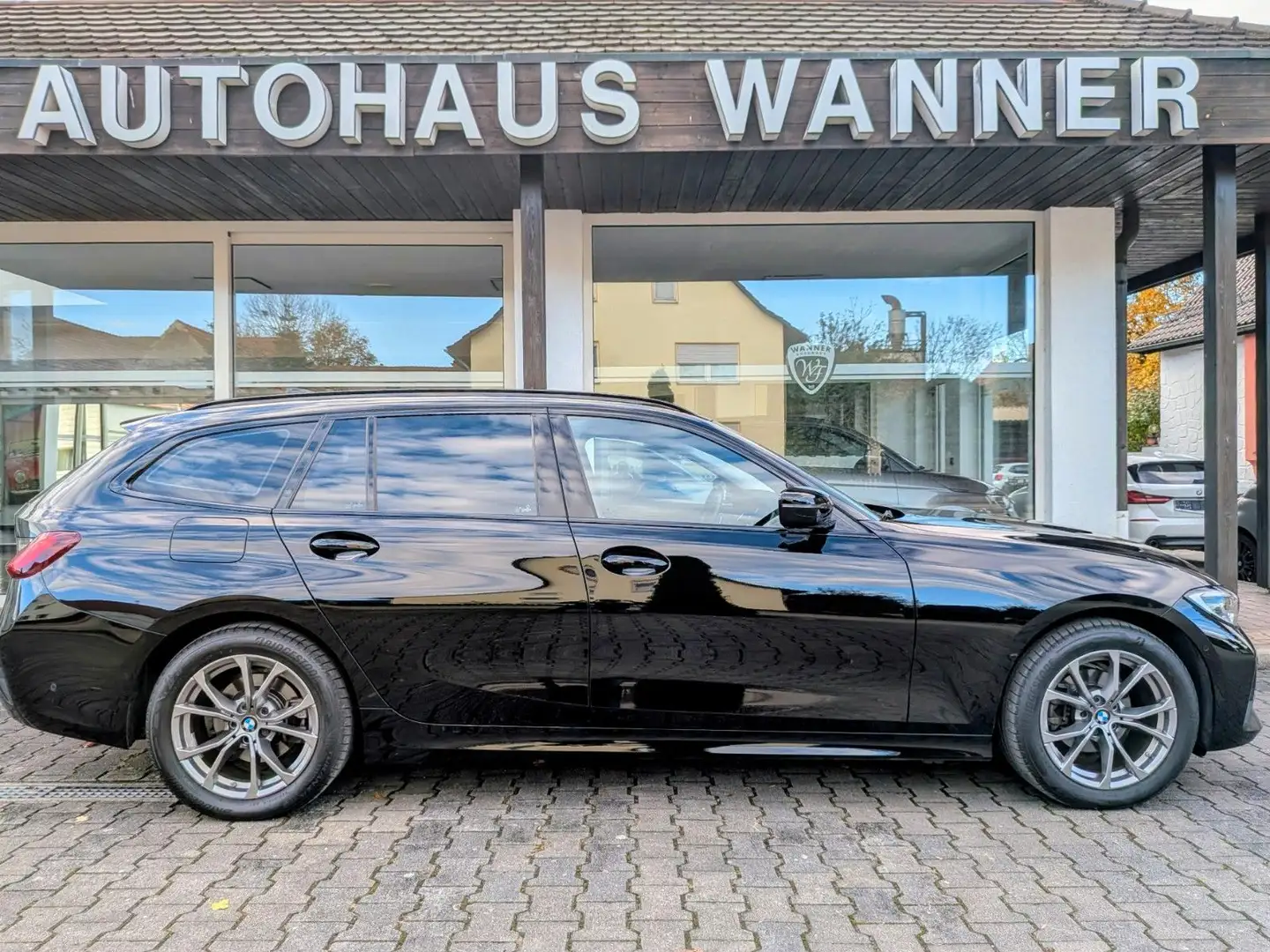 BMW 318 i Touring Sport Line *Kamera*Keyless*Wippen* Schwarz - 2