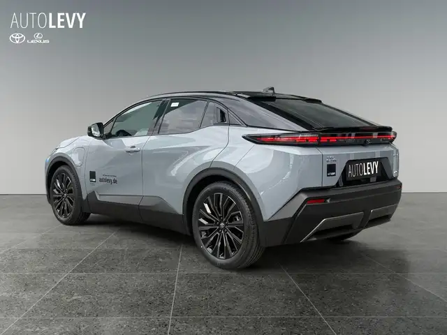 Toyota C-HR view 4