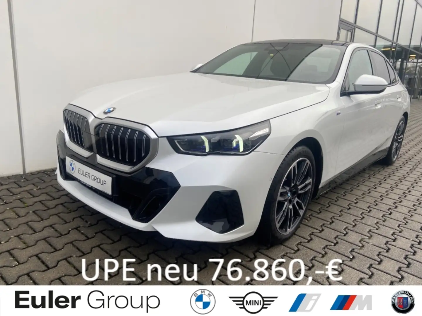 BMW 520 i M Sport Pano StandHz KomfSi belüftet H/K Travel+ Weiß - 1