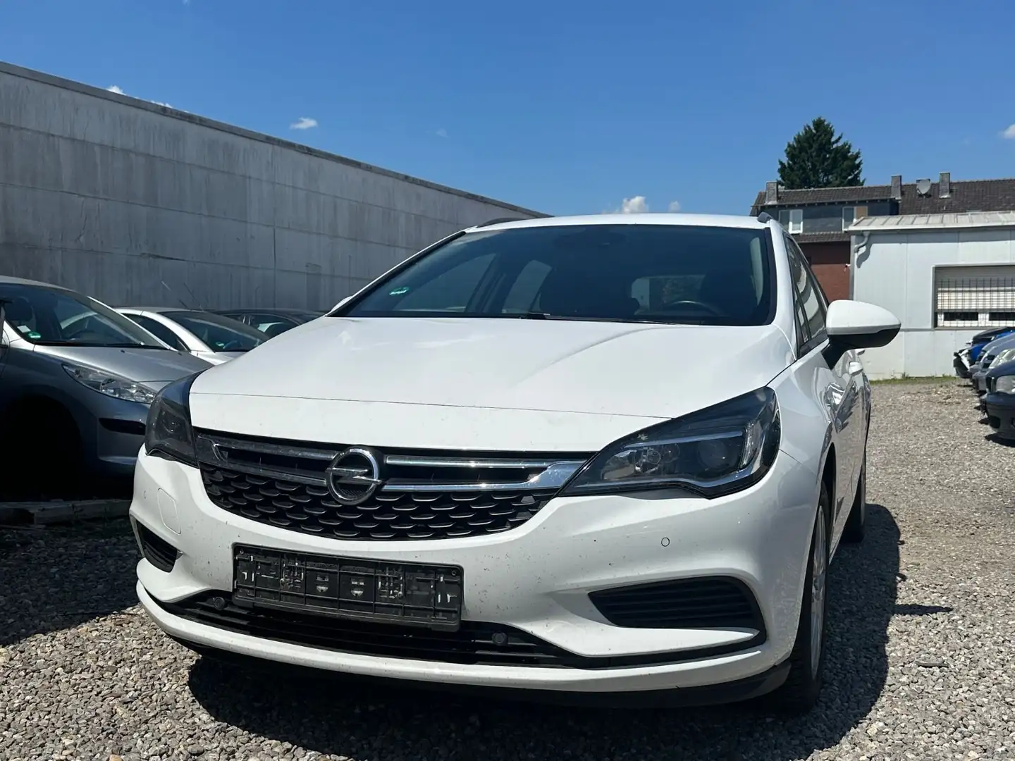 Opel Astra K Sports Tourer Edition *Motorschaden* Weiß - 2