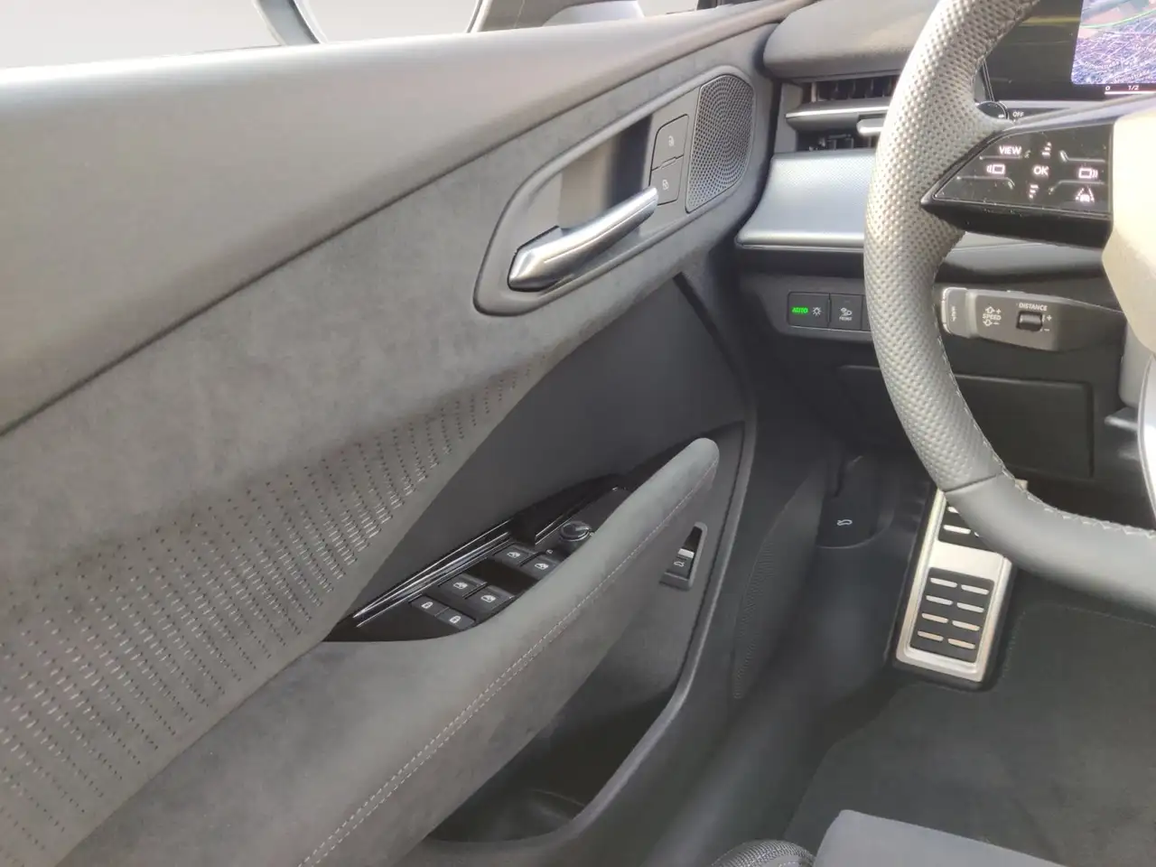 Audi Q3 SUV quattro TFSI AHK PANO 14