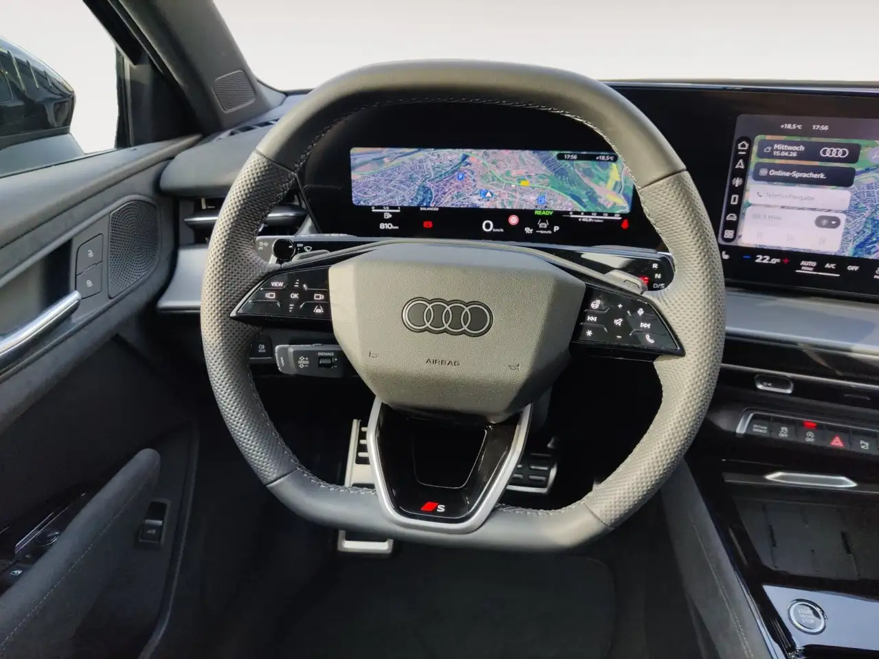 Audi Q3 SUV quattro TFSI AHK PANO 11