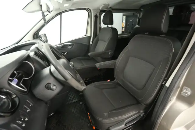 Opel Vivaro view 10