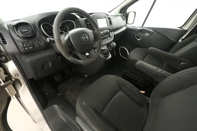 Opel Vivaro view 23