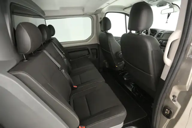 Opel Vivaro view 3