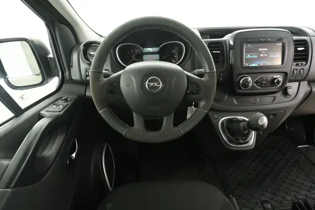 Opel Vivaro view 2