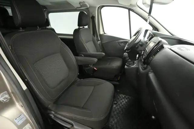 Opel Vivaro view 11