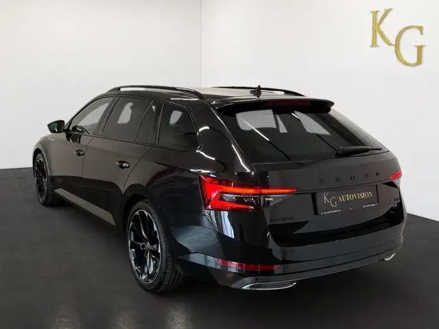 Skoda Superb view 5