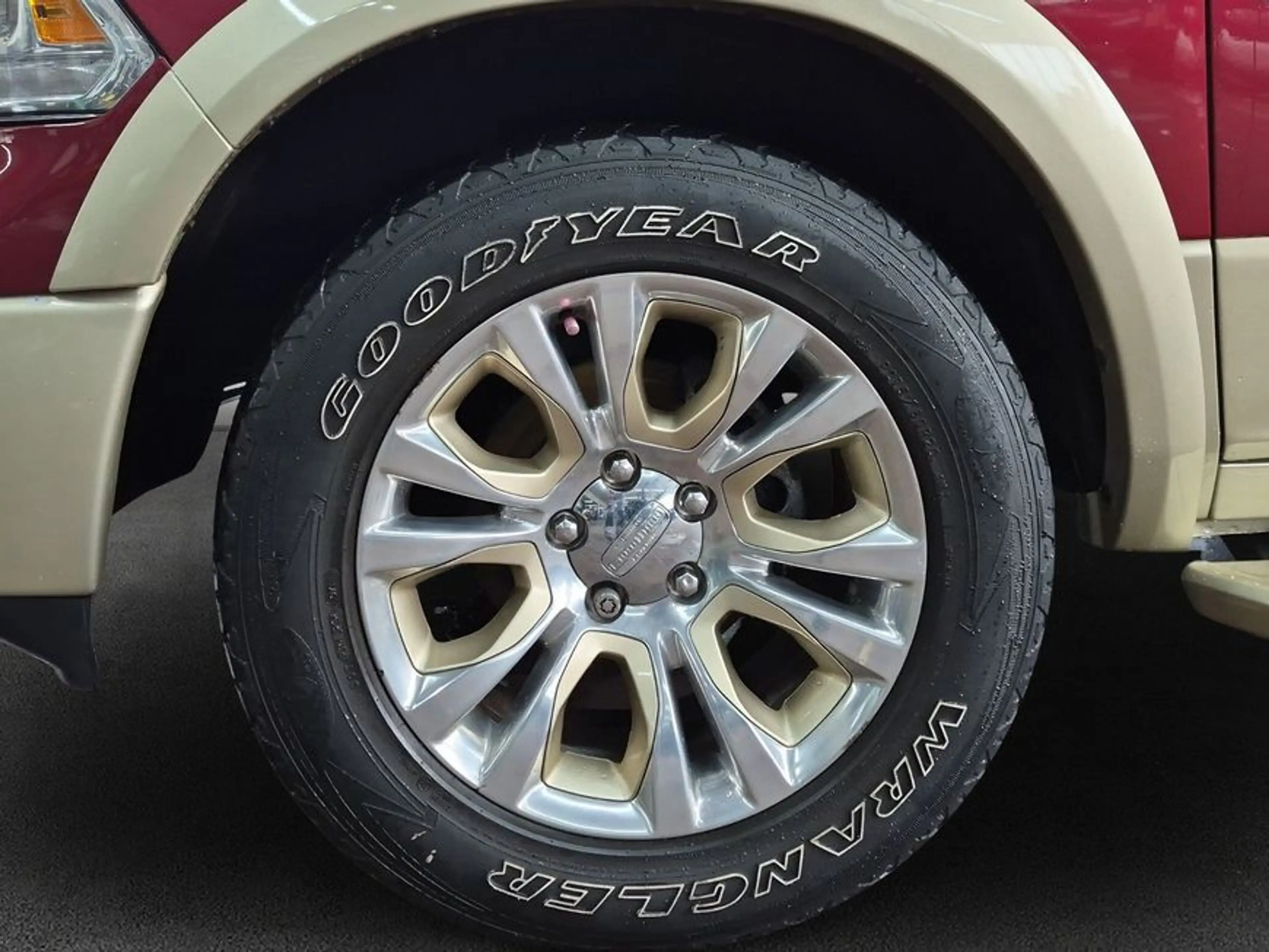 Dodge RAM 1500 Pickup 5.7 HEMI V8 Crew Cab — photo 7