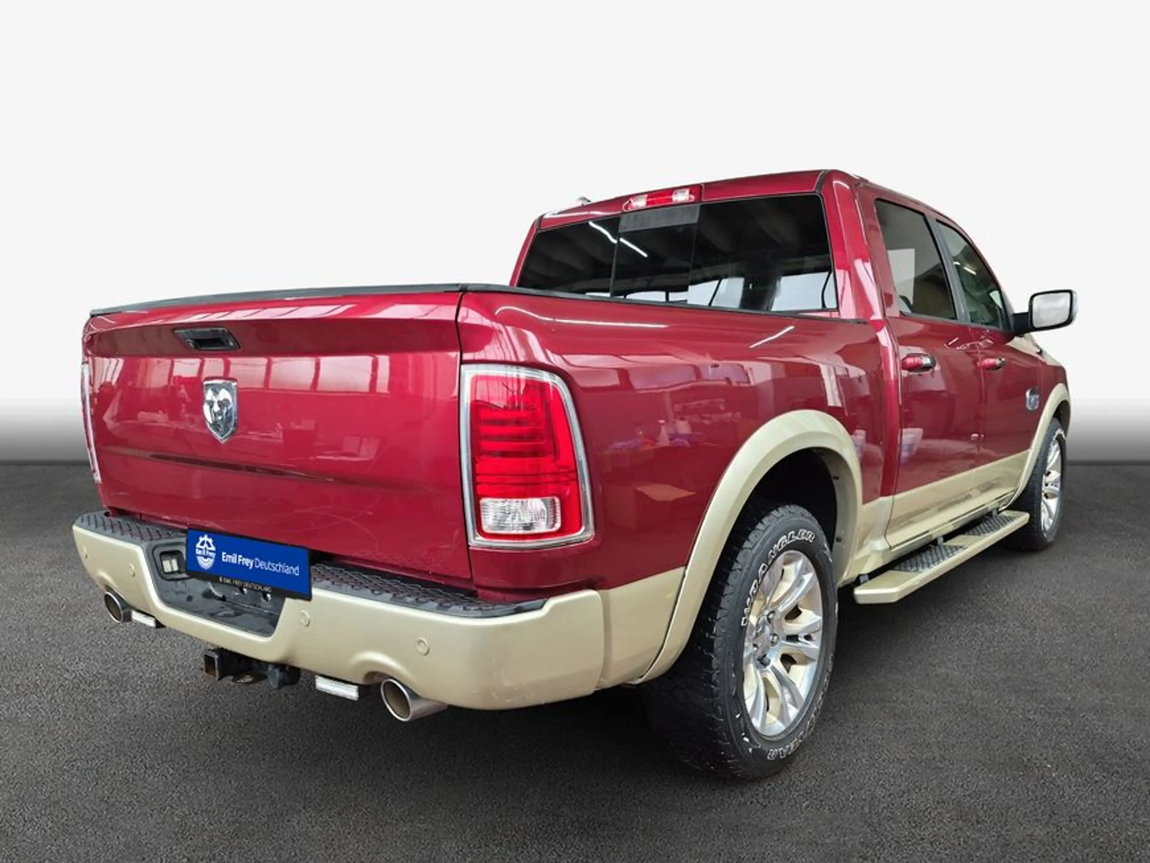 Dodge RAM 1500 Pickup 5.7 HEMI V8 Crew Cab — photo 2