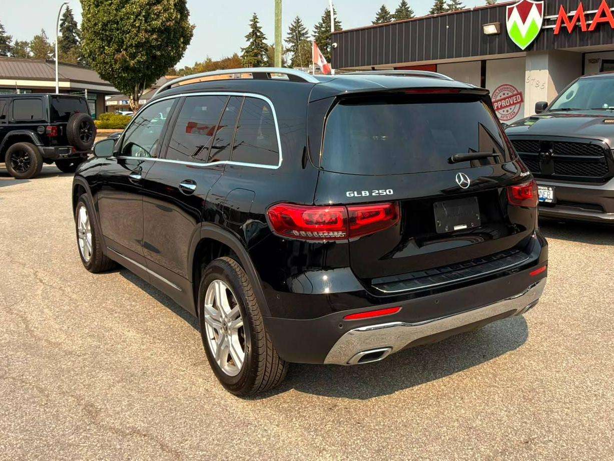 2023 Mercedes-Benz GLB — view 7