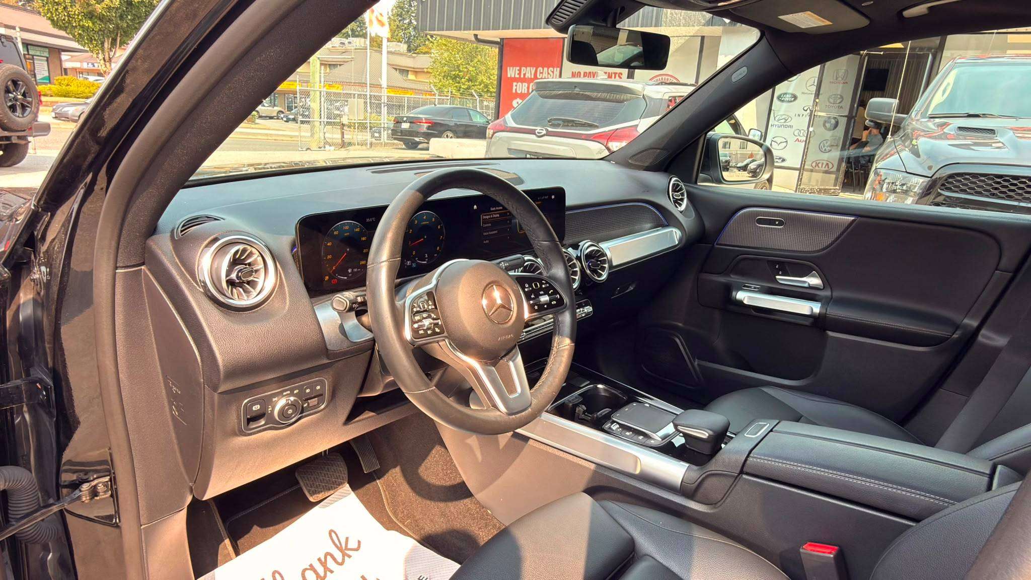 2023 Mercedes-Benz GLB — view 9